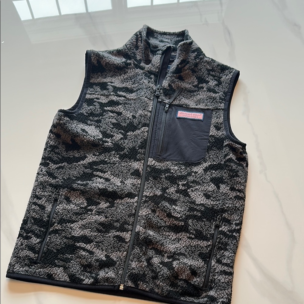 Vineyard Vines Black Gray Camo Fleece Vest Boys Size L